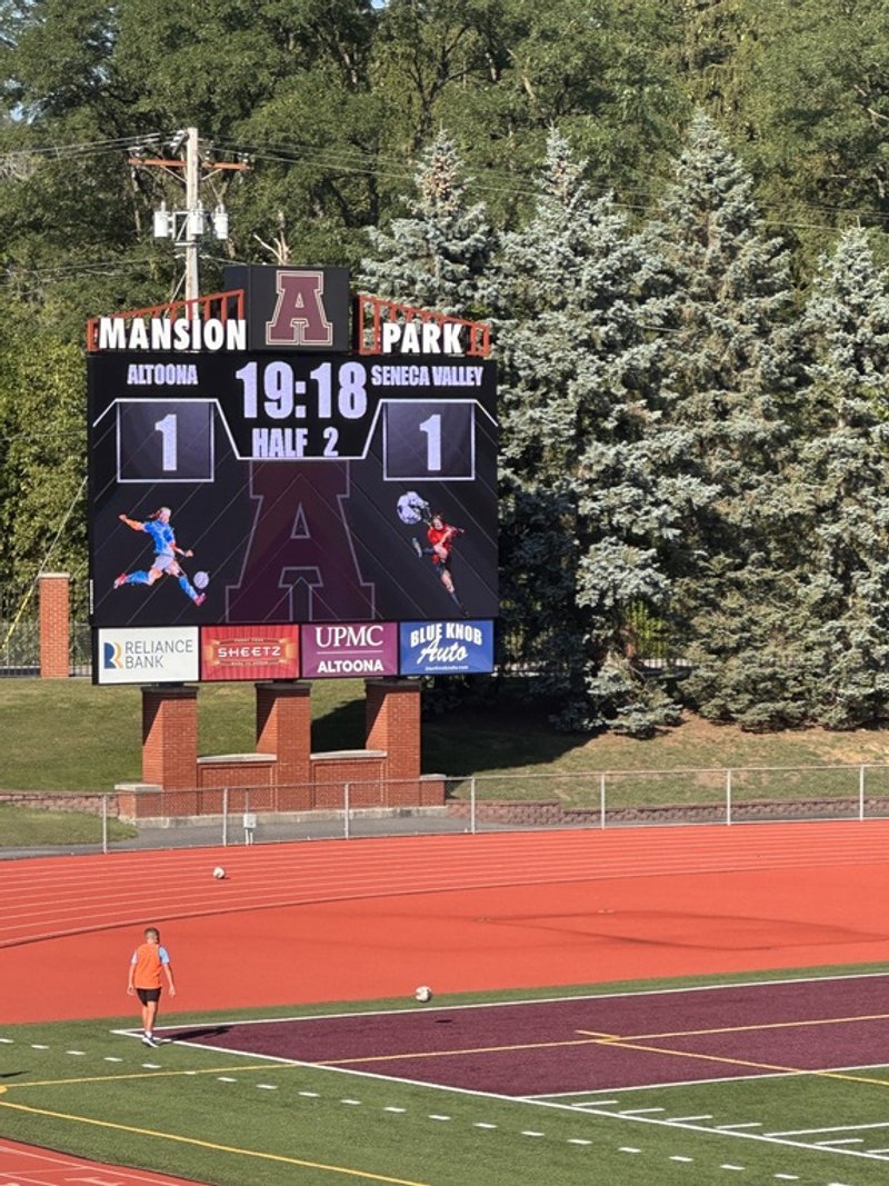 We are 20 minutes into the second half and the Raiders are controlling the field. Just need to get it in the net!