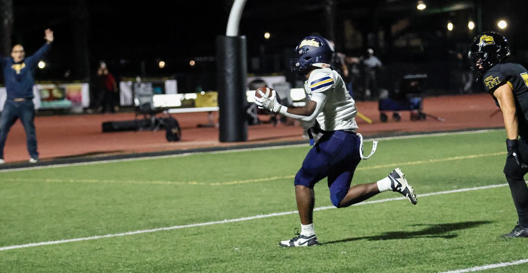 Sonora Football Shuts Out Sunny Hills, Improves to 5-0